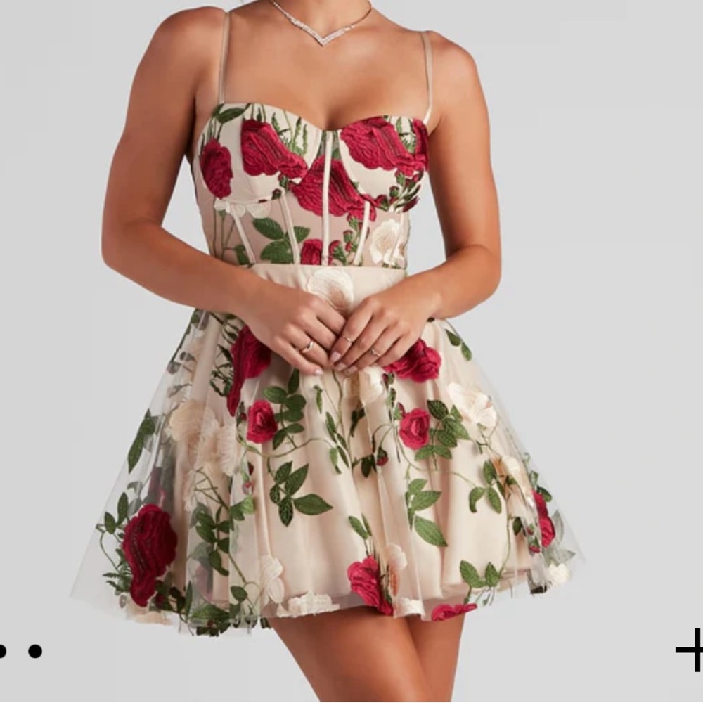 Darcie floral bustier party dress. Red rose floral dress with tool skirt size 5